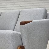 Design danois par Arne Hovmand-Olsen, canapé 3 places modèle 490, refait à neuf.