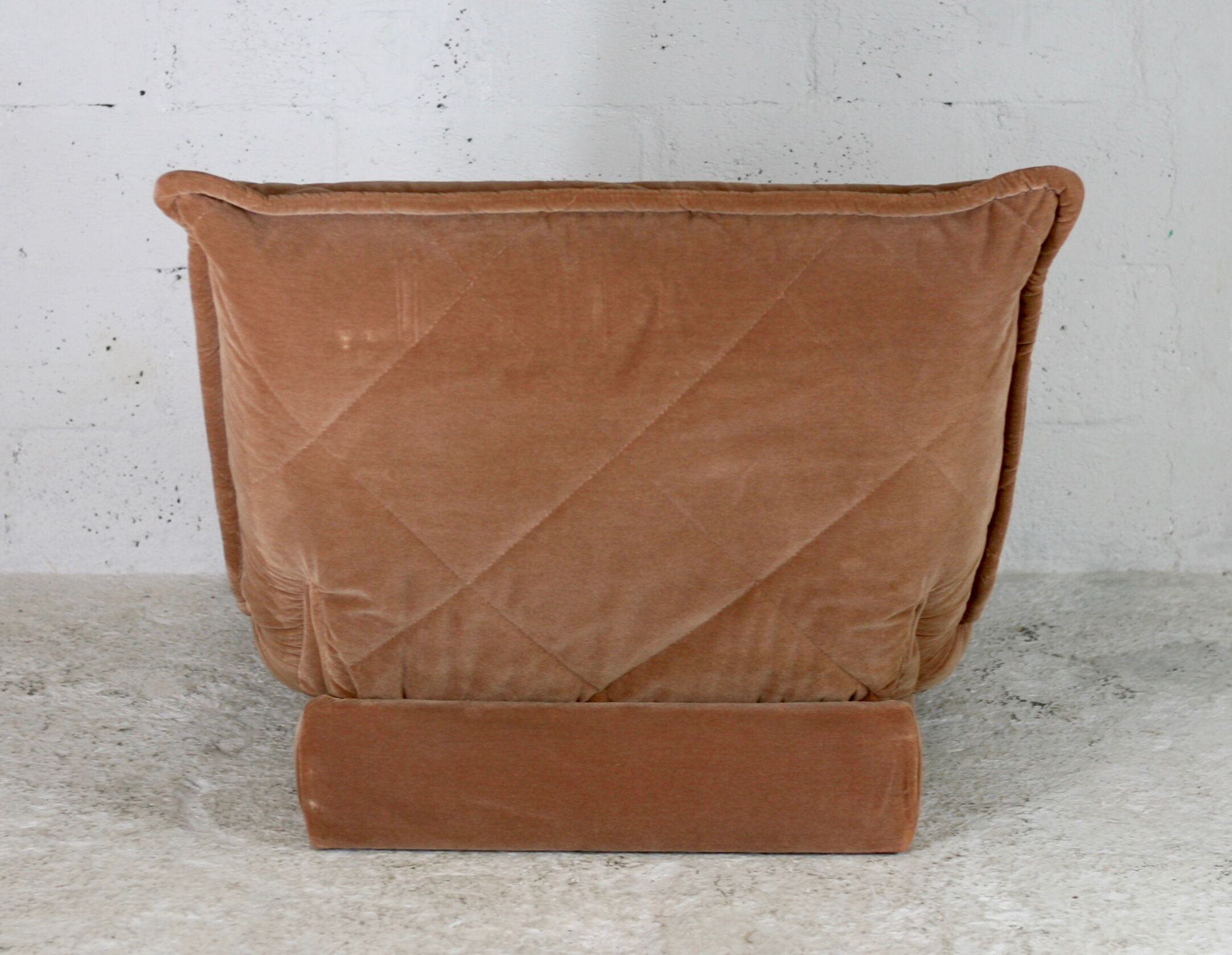 Velvet driver "caramel", France, circa 1970.