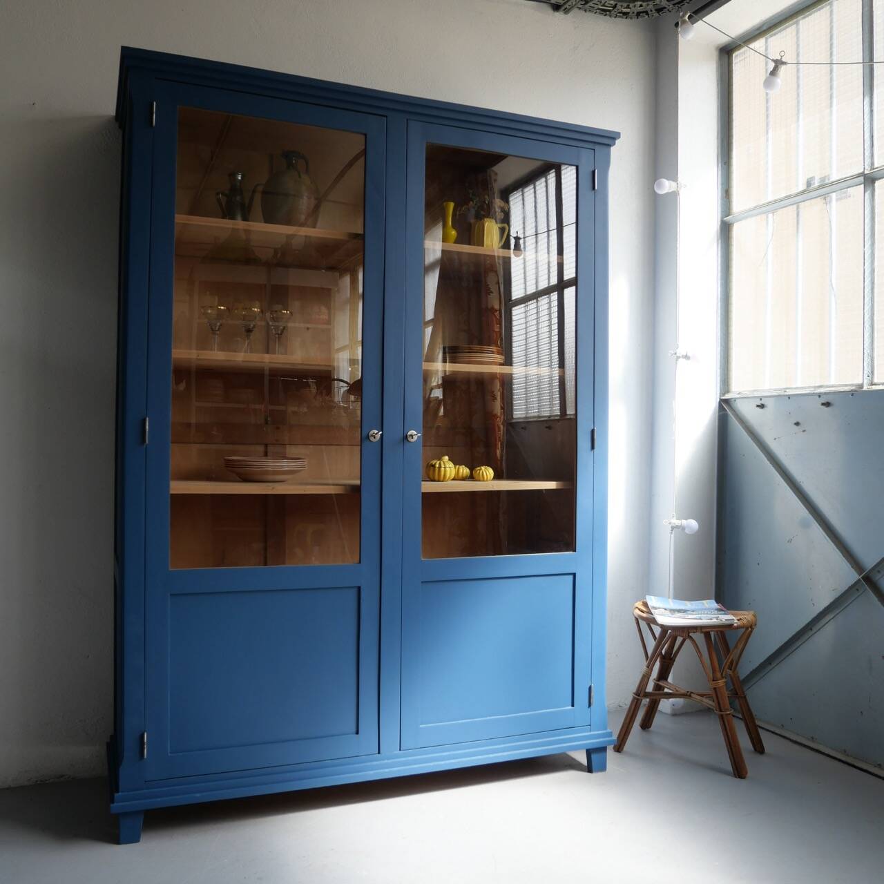 Vaisselier ancien bleu nuit
