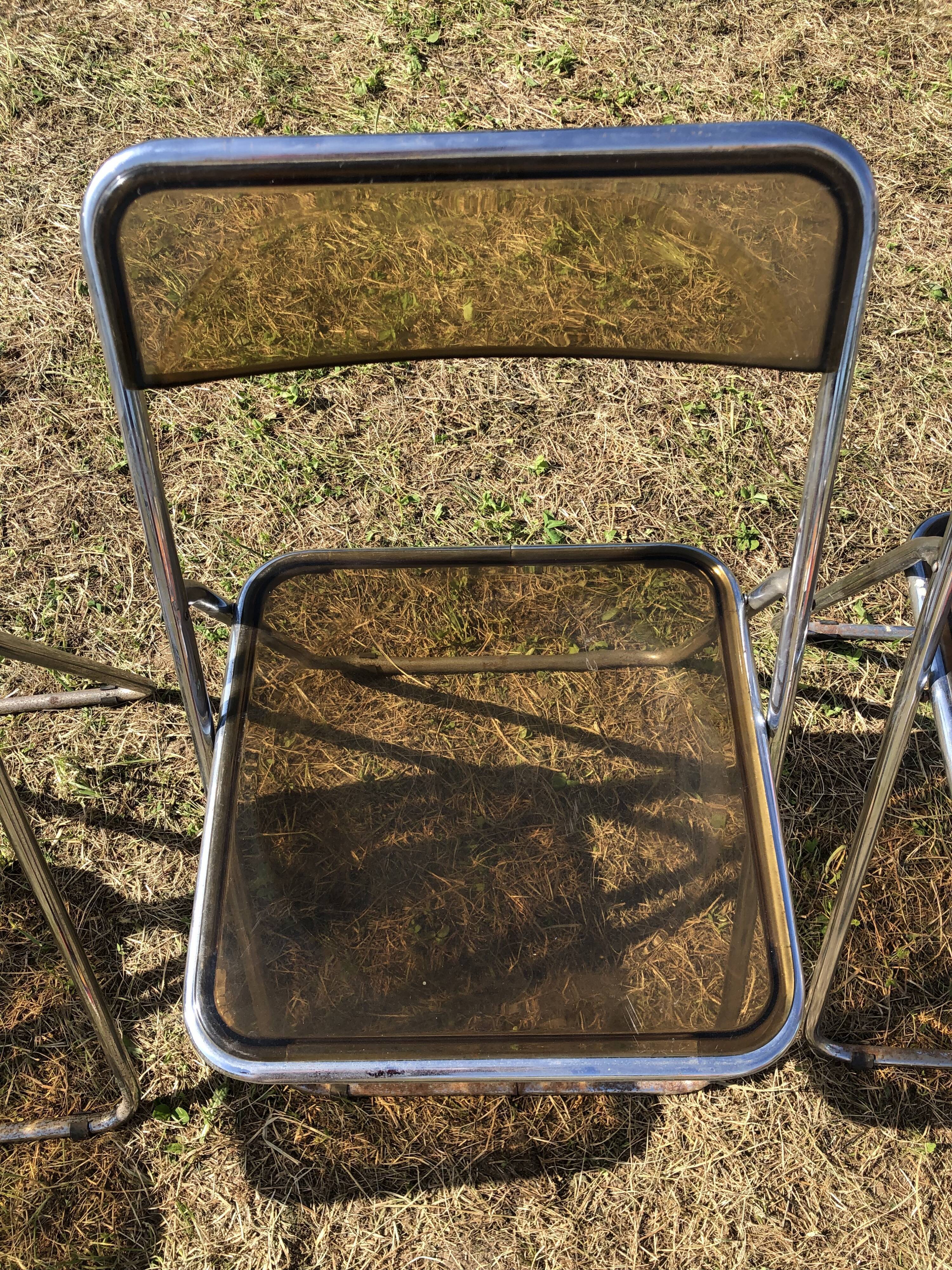 Lot 5 folding chairs in brown plexiglass 70s