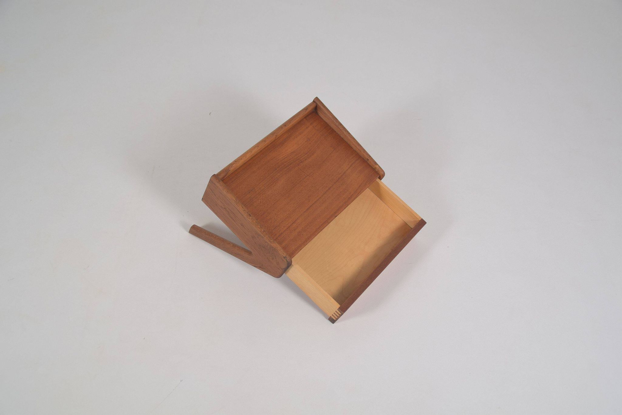 Floating bedside table by Sigfred Omann for Ølholm Møbelfabrik, 1960s