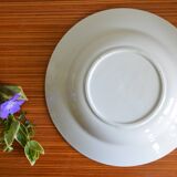 Hollow dish aboard golden flowers