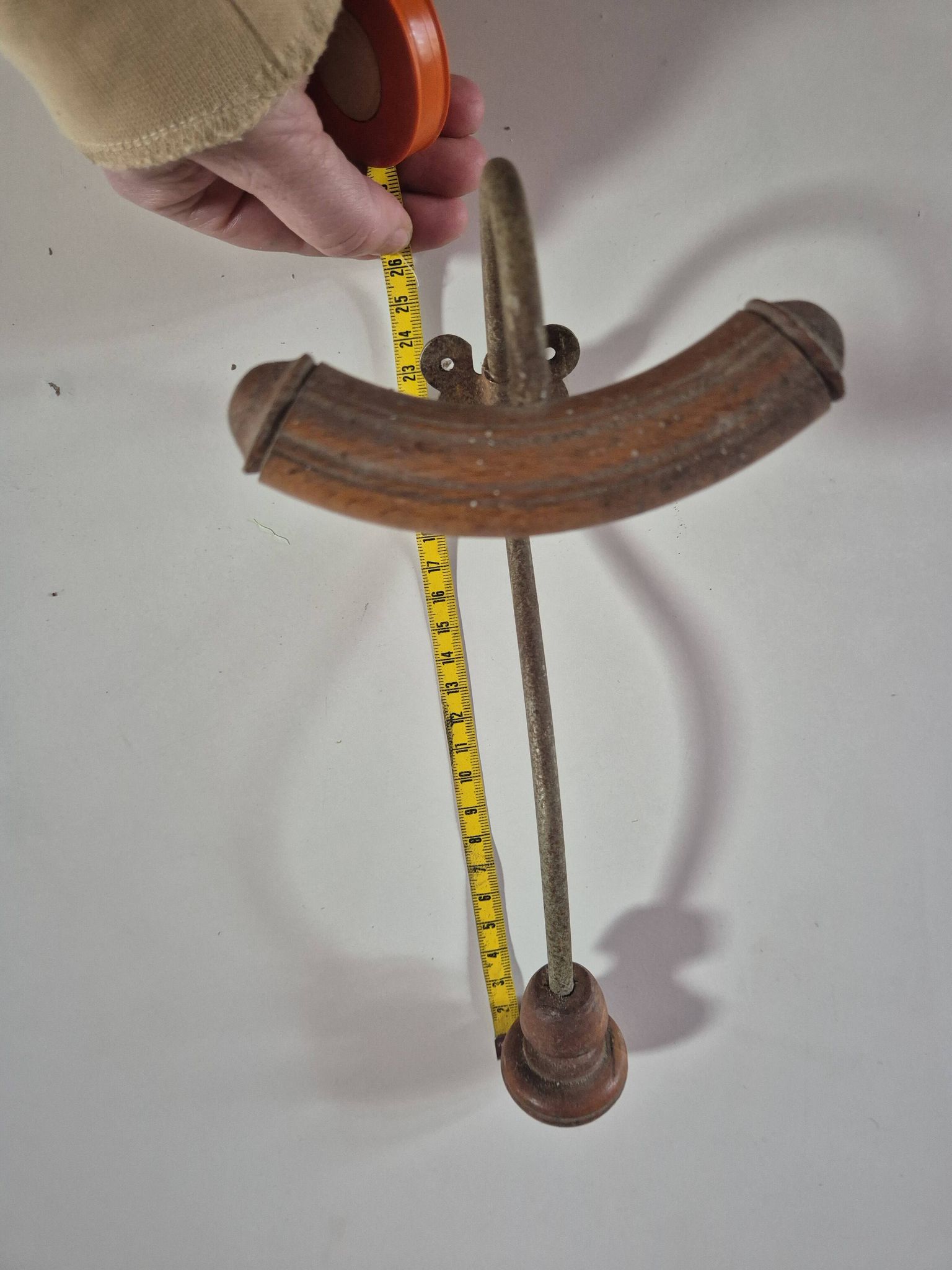 Vintage 1960s wall coat rack in wood and metal.