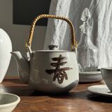 Petite théière asiatique en grès anse en rotin H11 D10