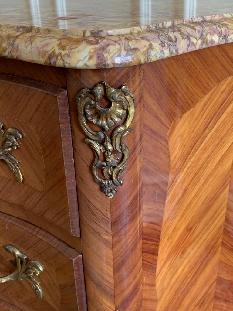 Commode style Louis XV