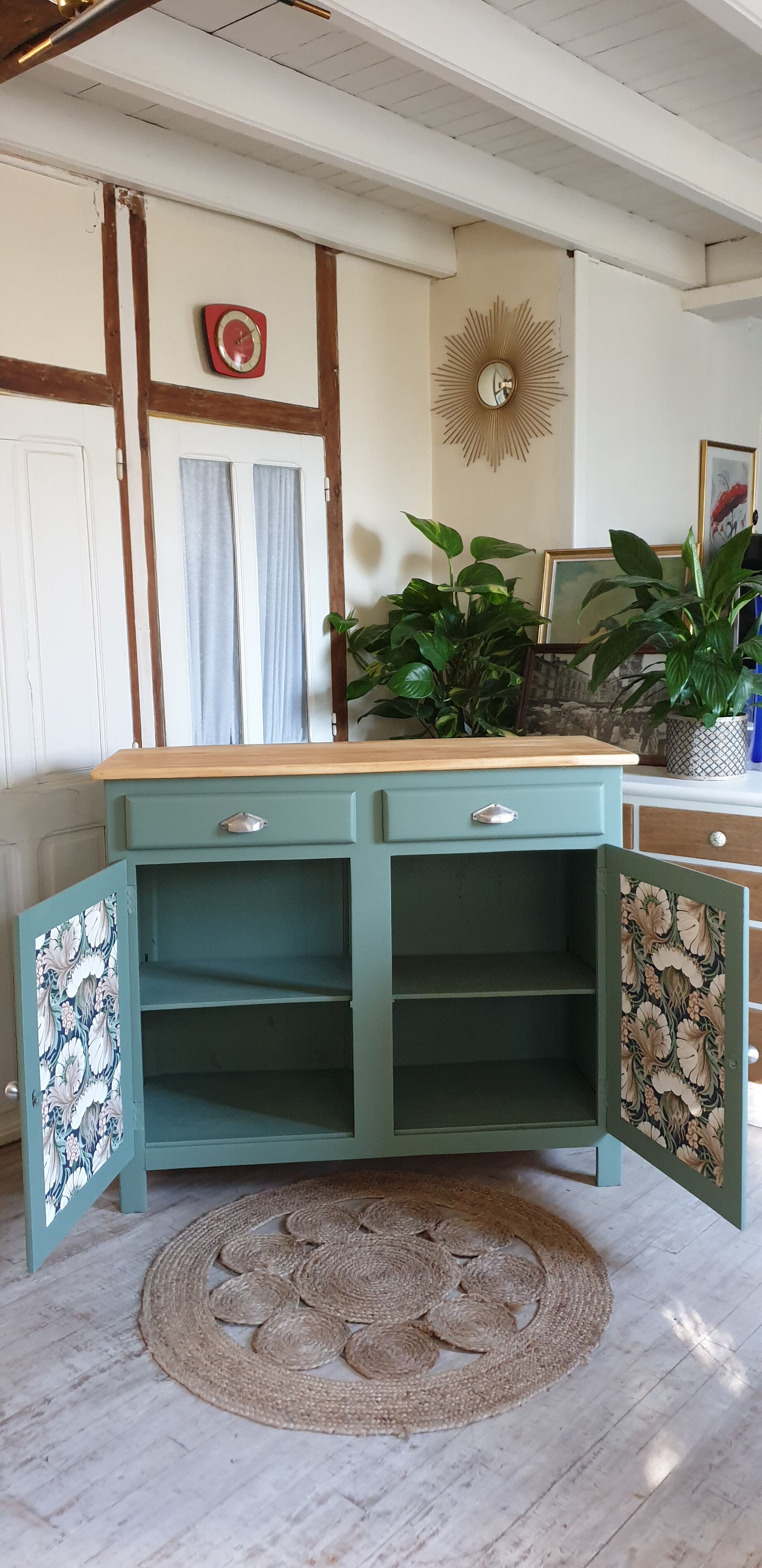 Green Parisian buffet