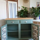 Green Parisian buffet