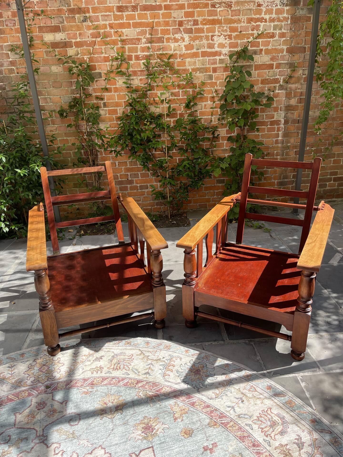 2 Armchairs with 2 Persian cushions