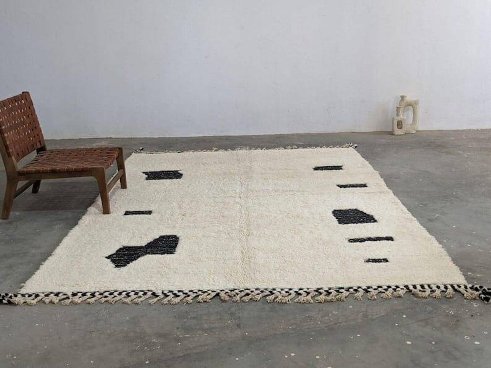 Beni Ourain carpet from the Atlas, made with traditional artisanal craftsmanship.