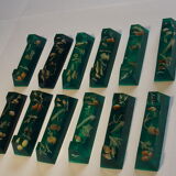 Knife holder in resin and inclusion of shells