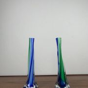 Duo de soliflores en verre soufflé de style Murano, vert et bleu