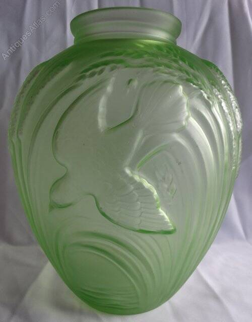 Jobling B2 Bird and Corn Vase Uranium Glass