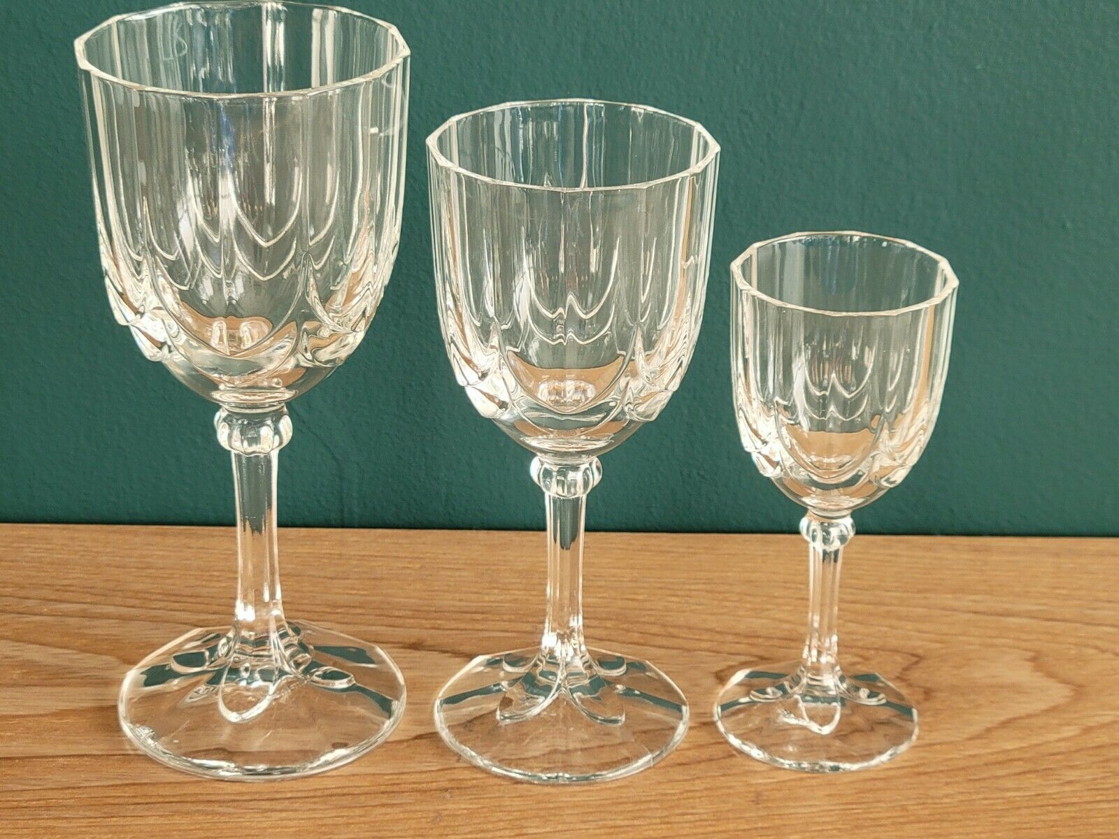 18 art deco walking glasses: service for 6 people (water, wine, liqueur)