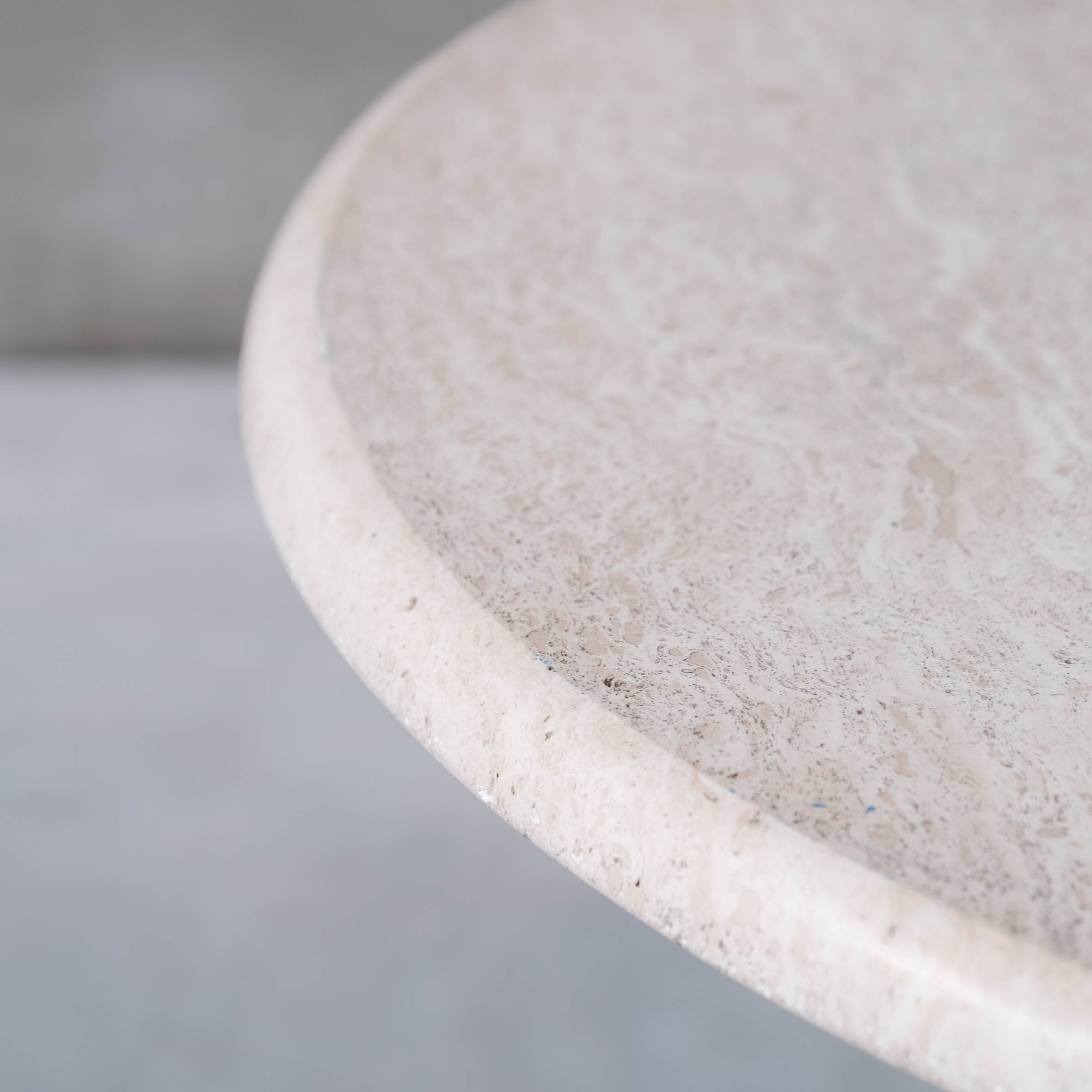 Travertine italian mid-century circular dining table