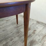 Table style scandinave