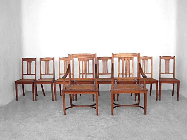 Série de 8 chaises et de deux fautuils de style anglais en acajou et placage d'acajou