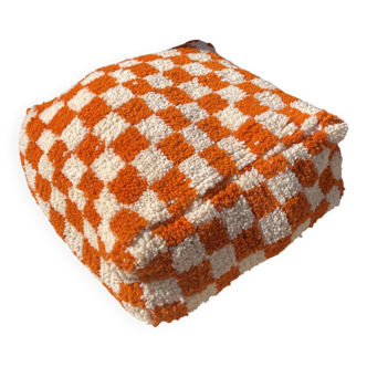 Pouf berbère damier en laine orange et blanc