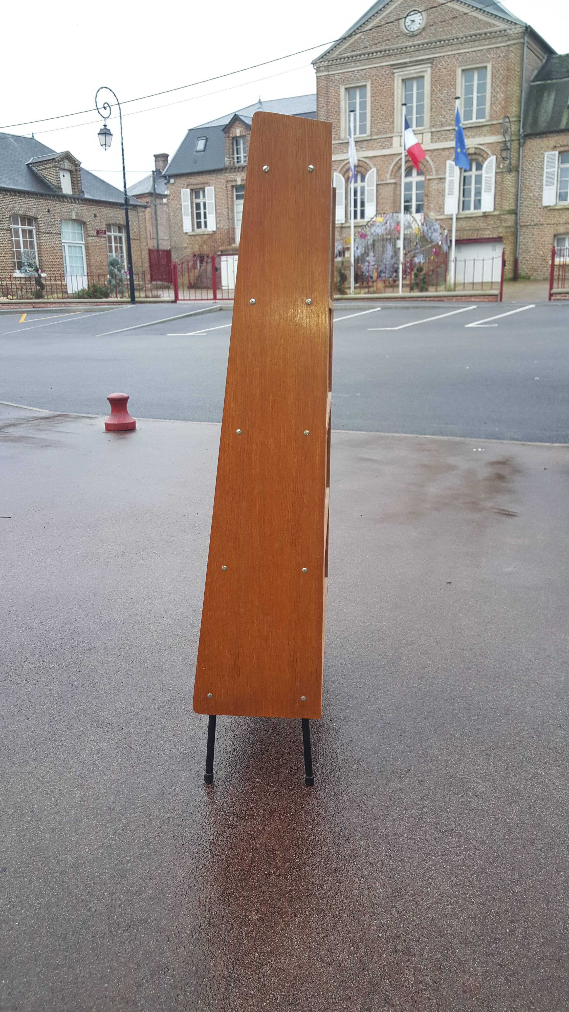 Showcase garlic by Pierre guariche