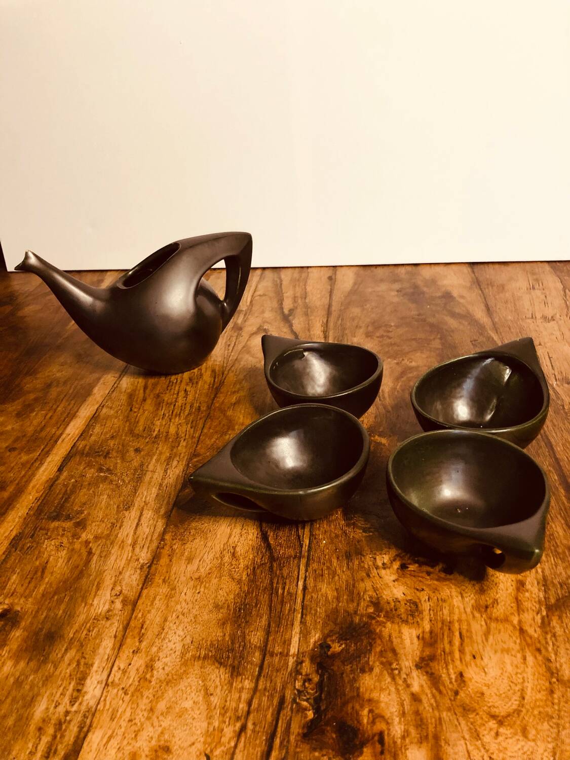 Black enameled ceramic service.