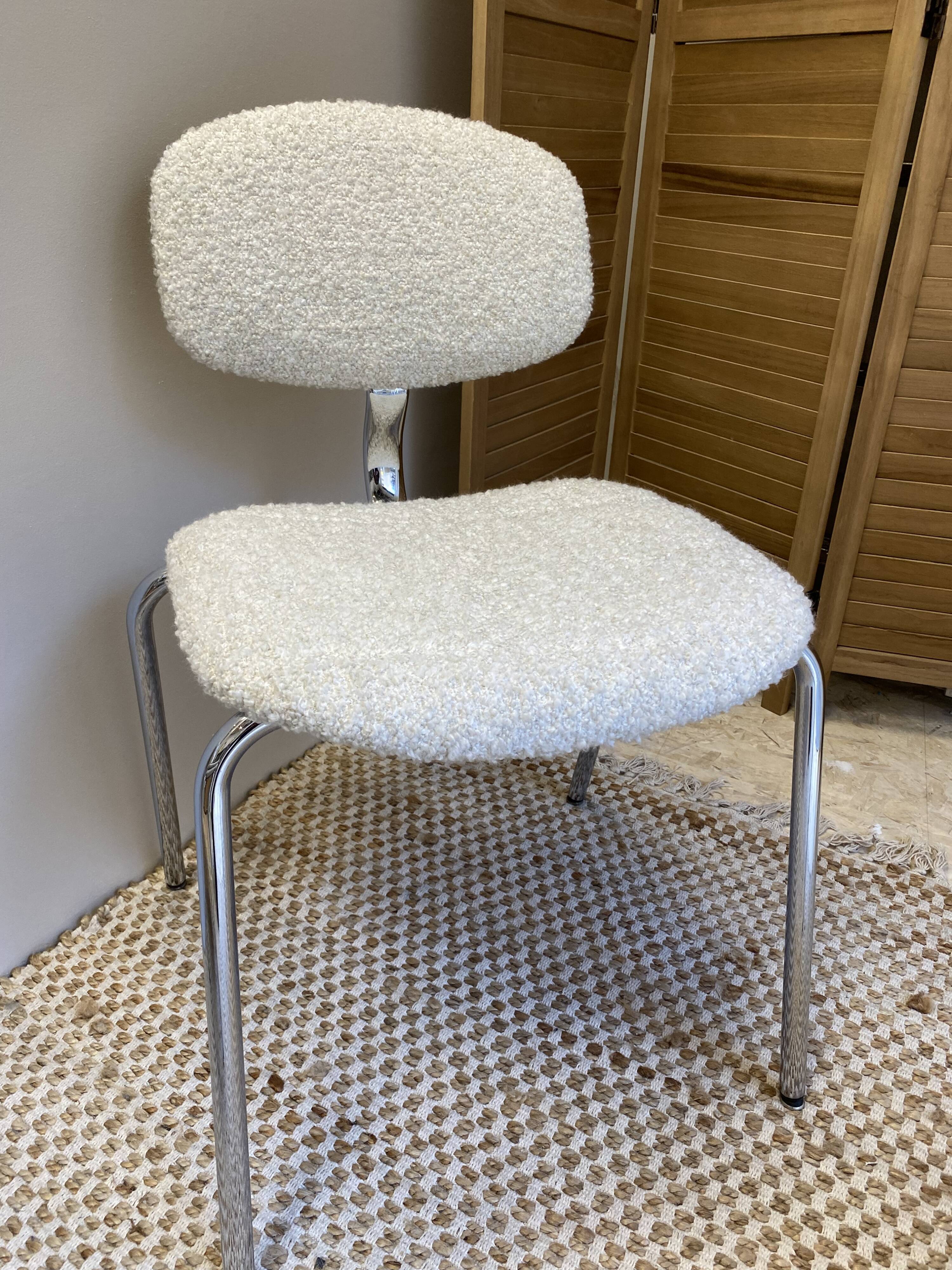 Ensemble de 4 chaises Pierre Paulin – Entièrement restaurées .