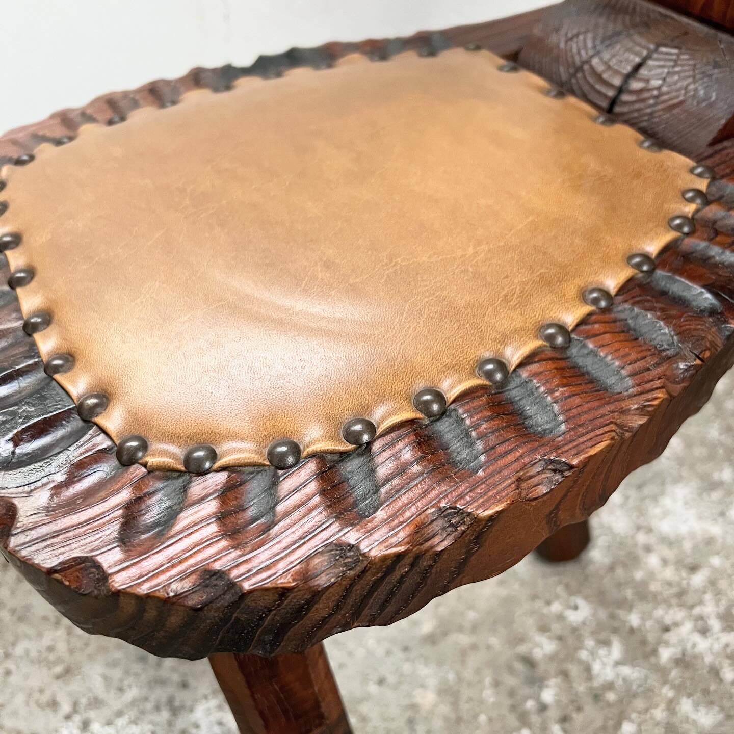 Folding tripod stool with cat back