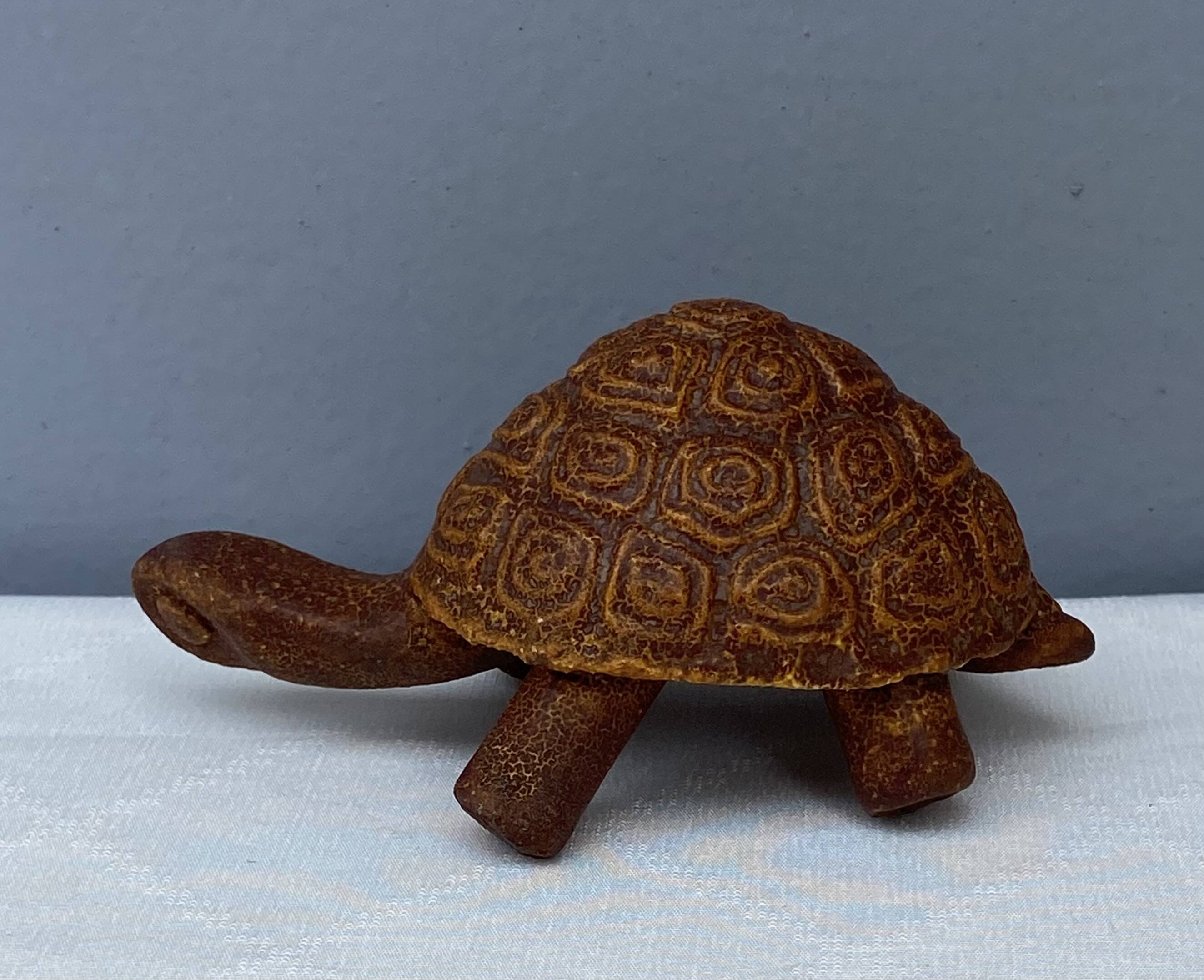 Accolay turtle, ceramic sculpture