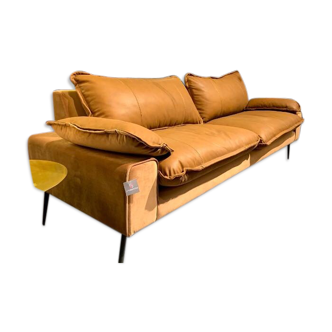 Lisa de Panac's 3-seater sofa velvet and camel leather
