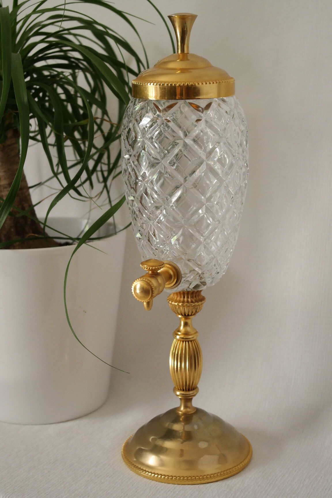 Fontaine à absinthe cristal taillé métal doré 1960