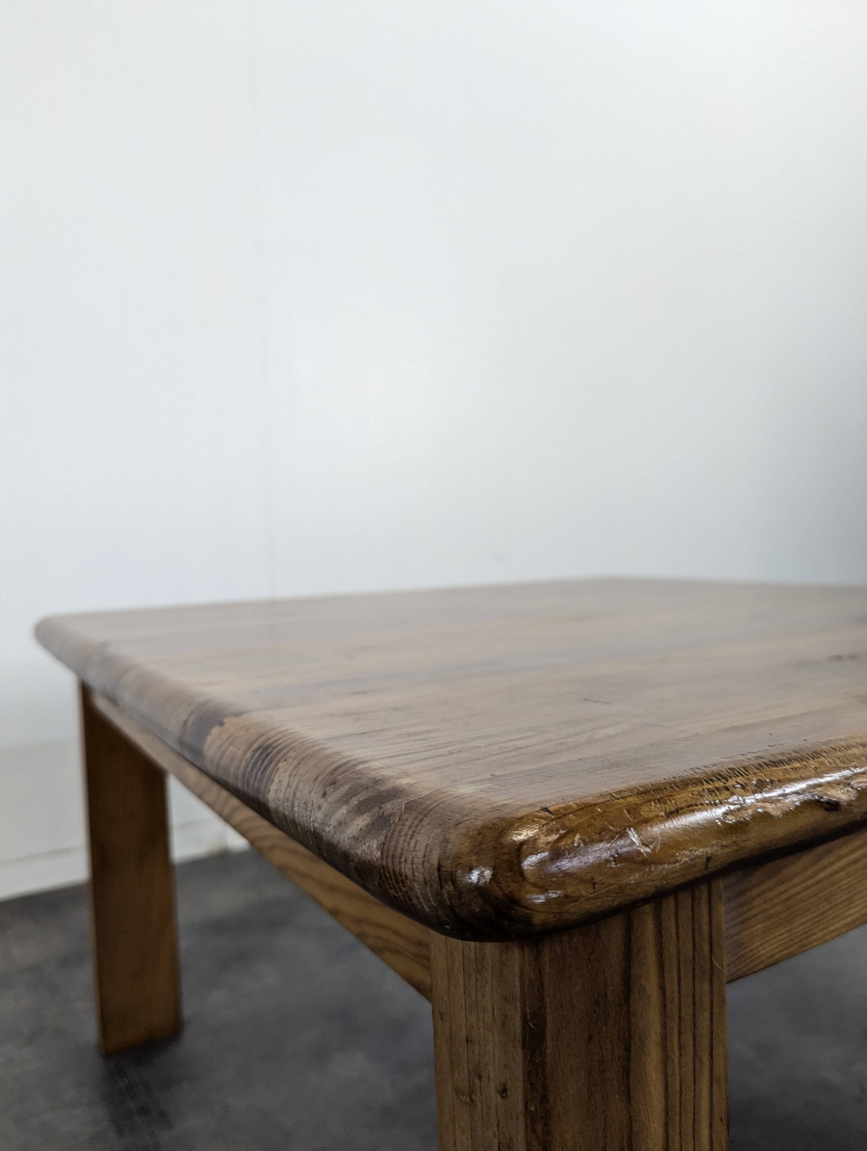 Table basse en pin