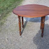 Round table in pine , with flaps