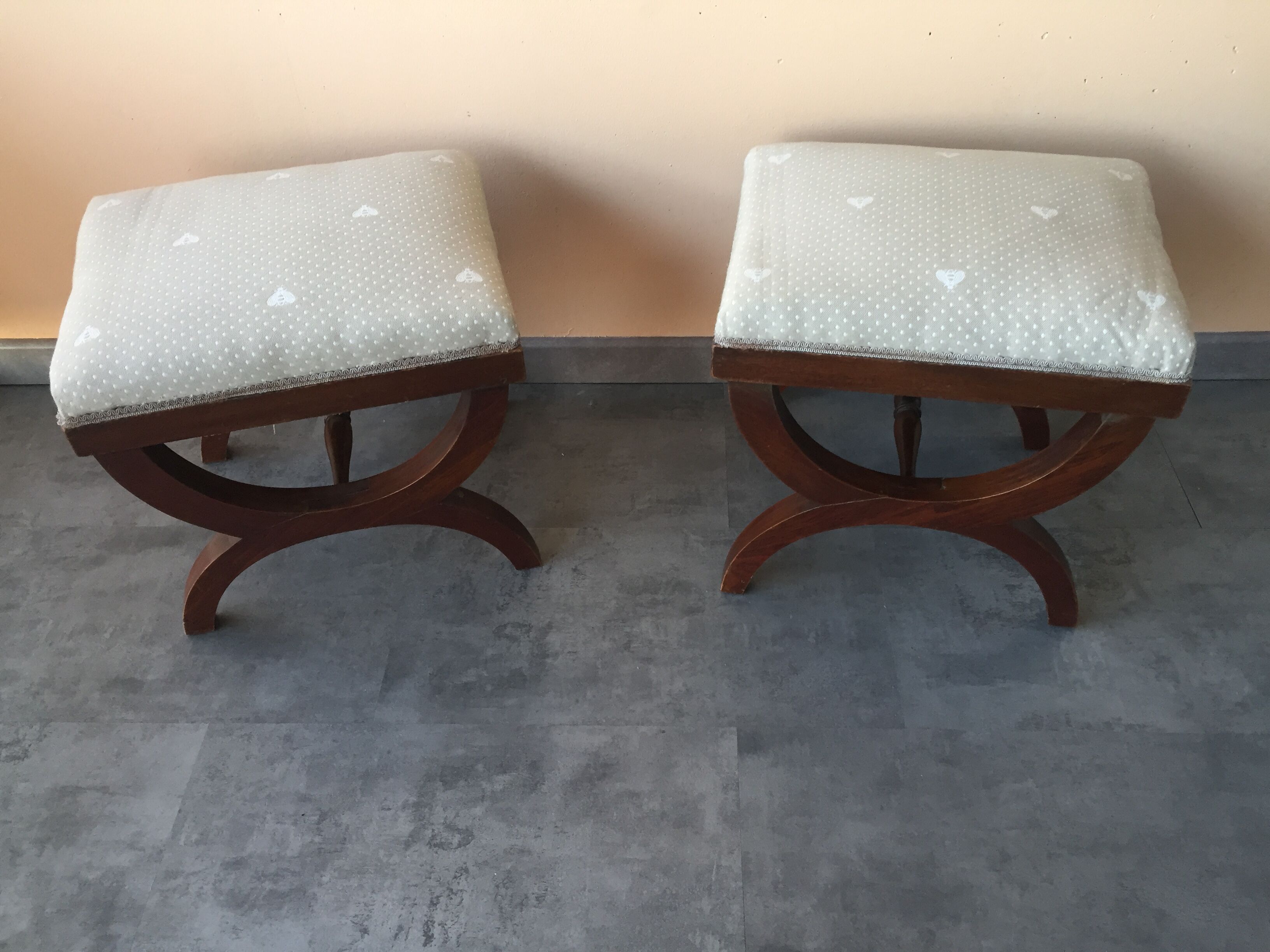 Pair stools