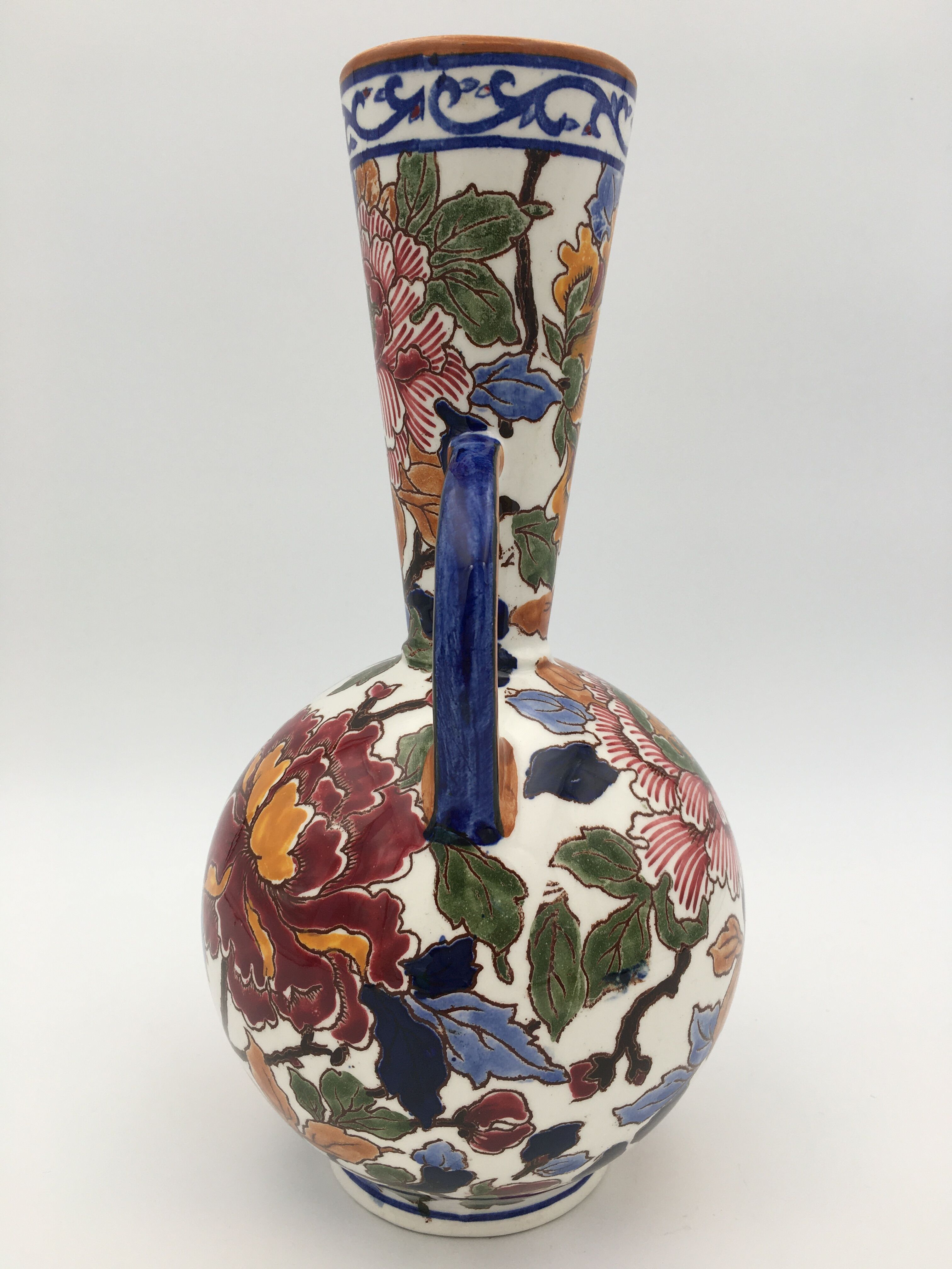 Gien's earthenware vase and two cups, "Peonies" decoration, signed GIEN - 20th century