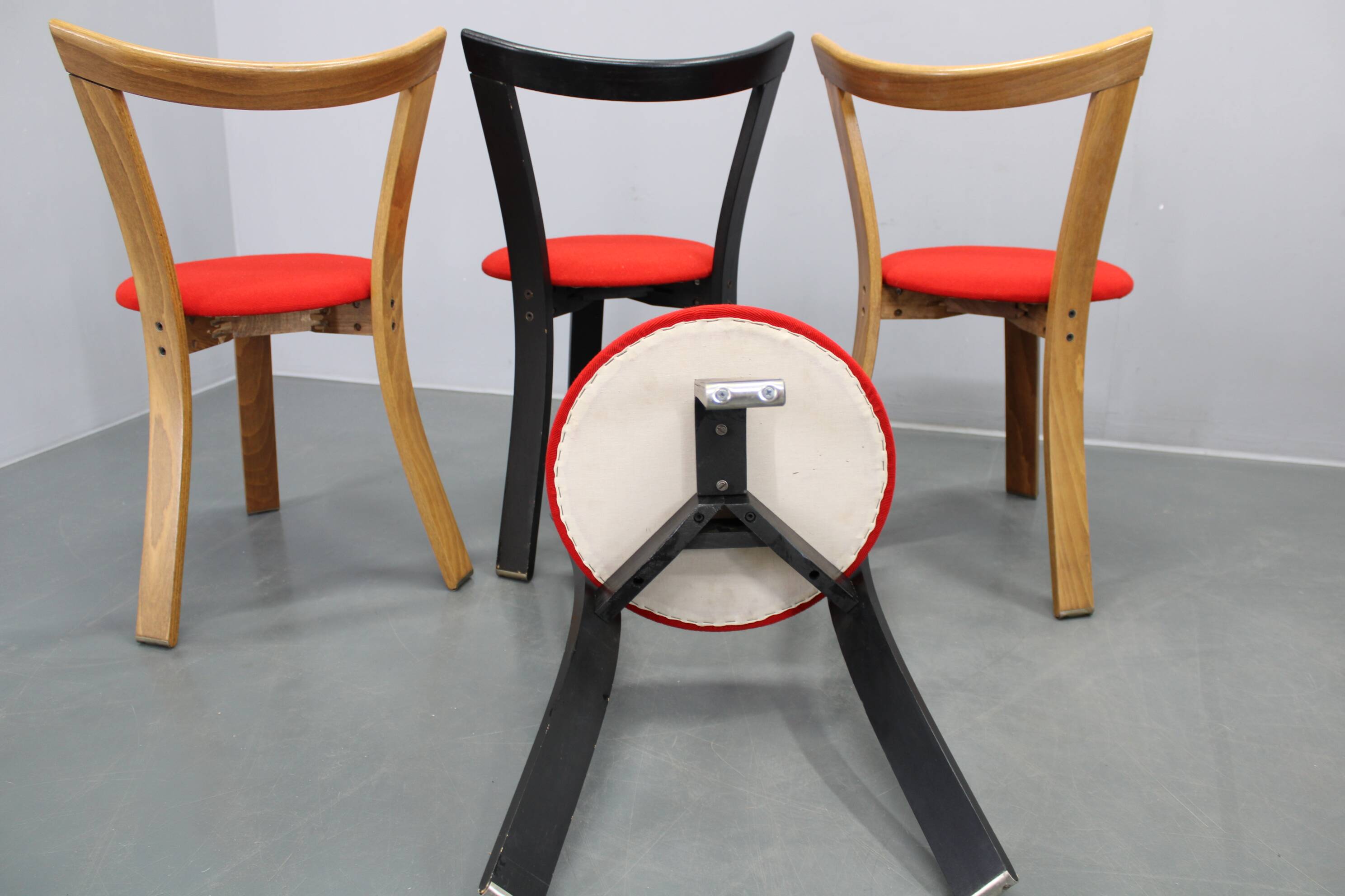 4 chaises en bois, années 1970