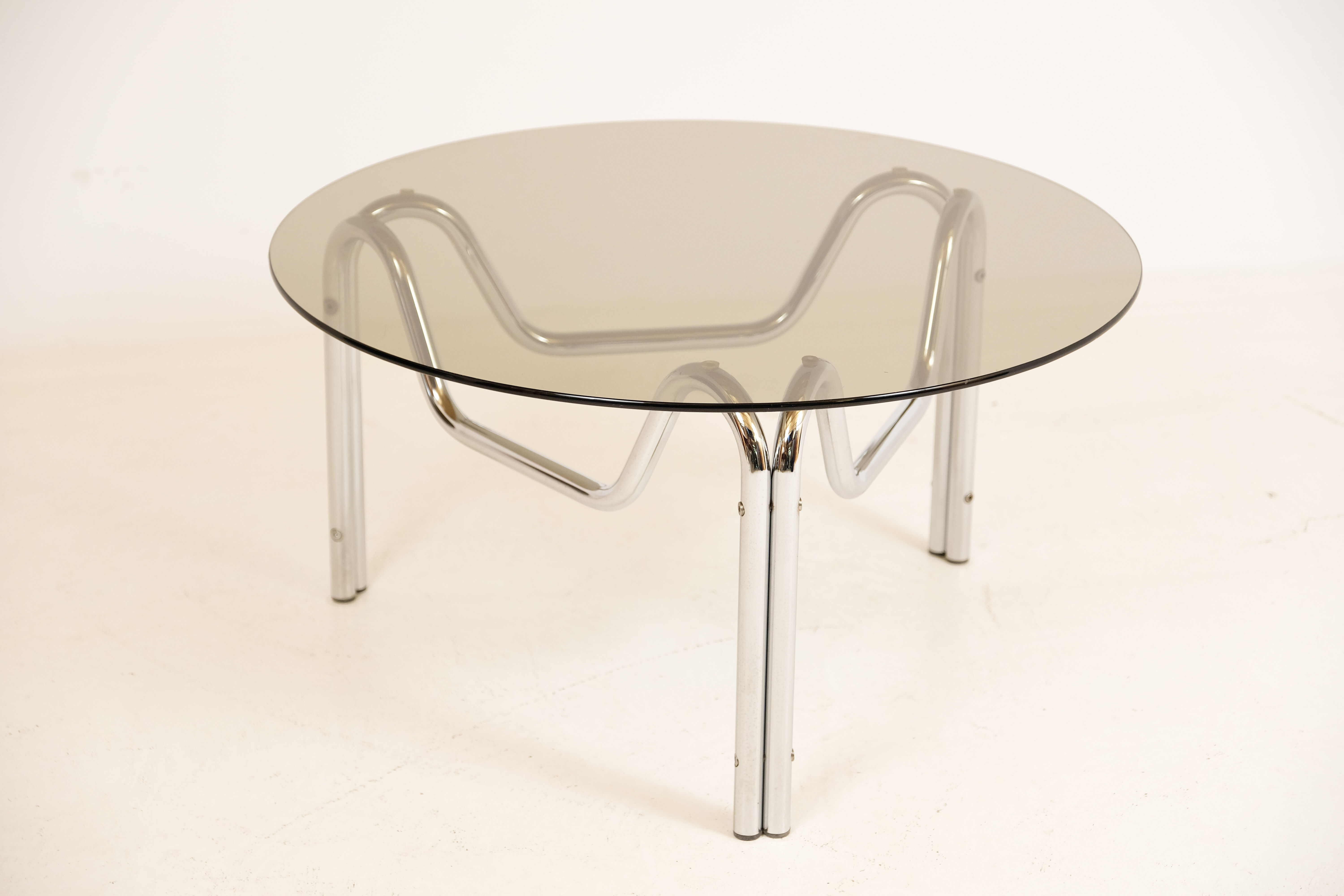 Round coffee table 1970