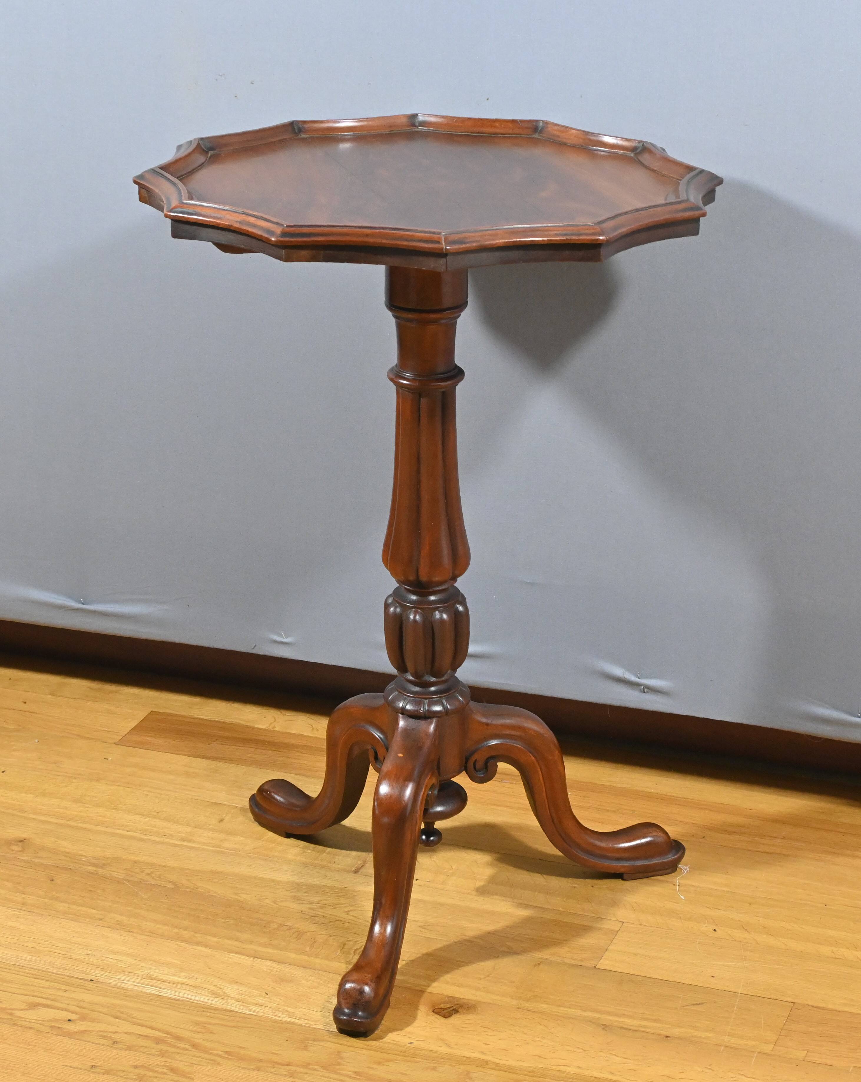 Mahogany Tripod Pedestal Table, Louis Philippe Style – 2nd half of the 19th century