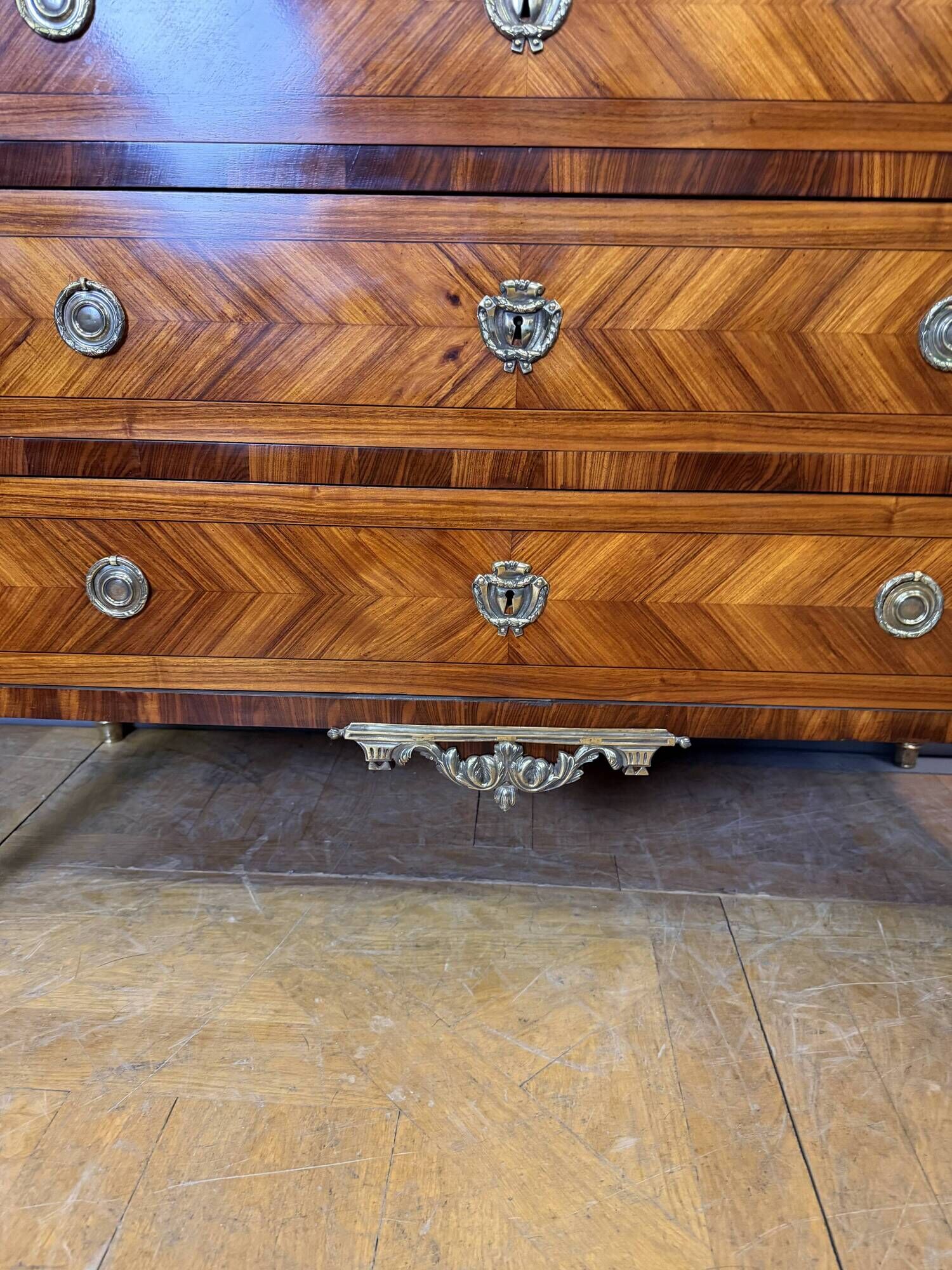 Louis XVI commode in rosewood and rosewood.