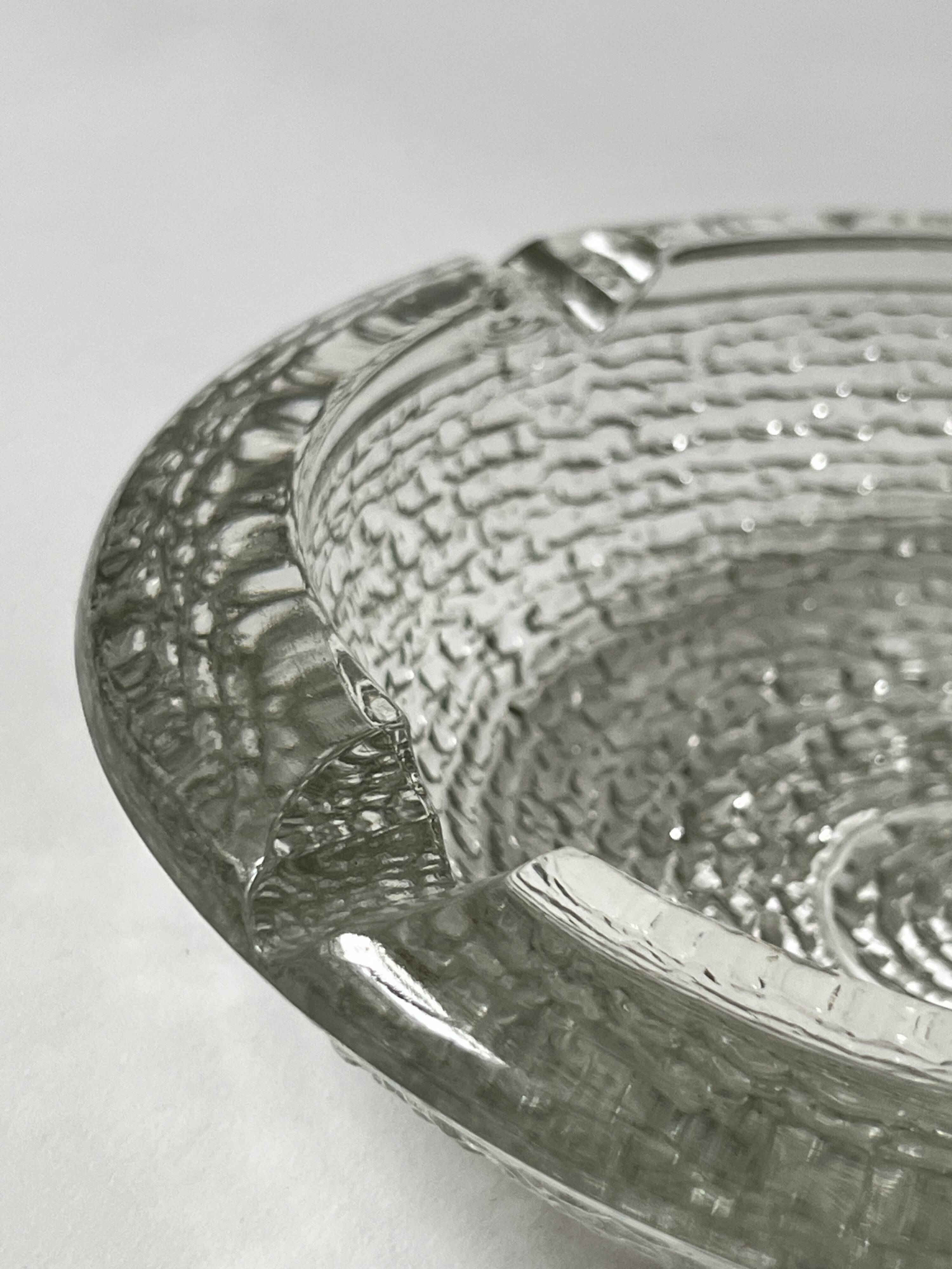 Cendrier / vide poche en verre cristalin ciselé & texturé vers 1970