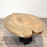 Table basse en laiton gravé