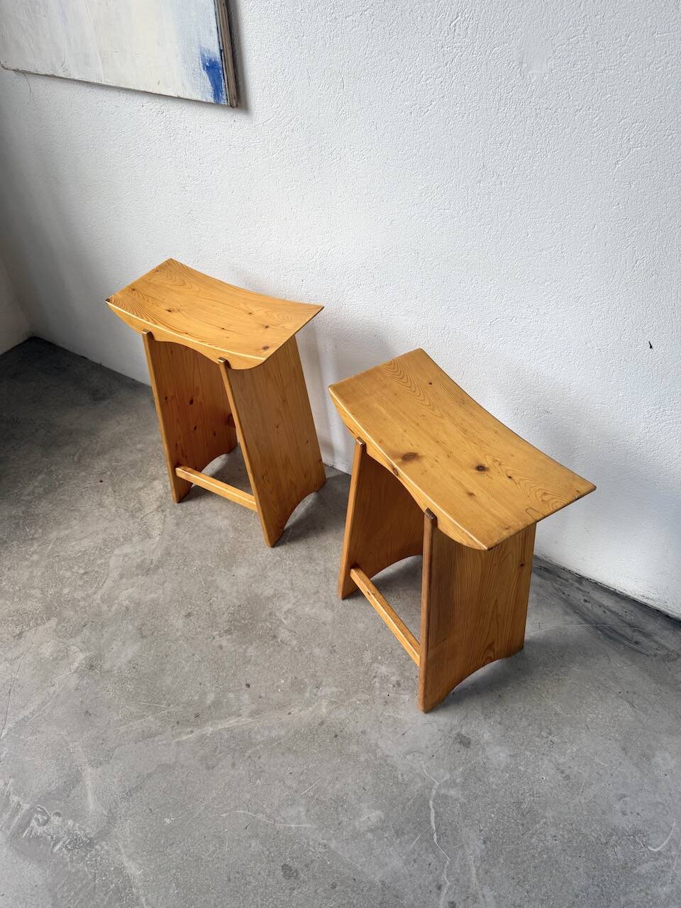 Scandinavian pine stools with Japanese inspiration.