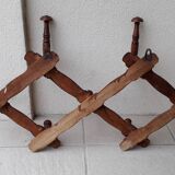 Extendable wooden coat rack