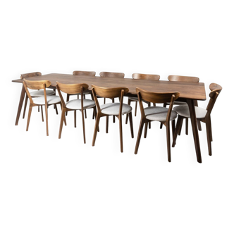 Walnut dining room set. 21st century.