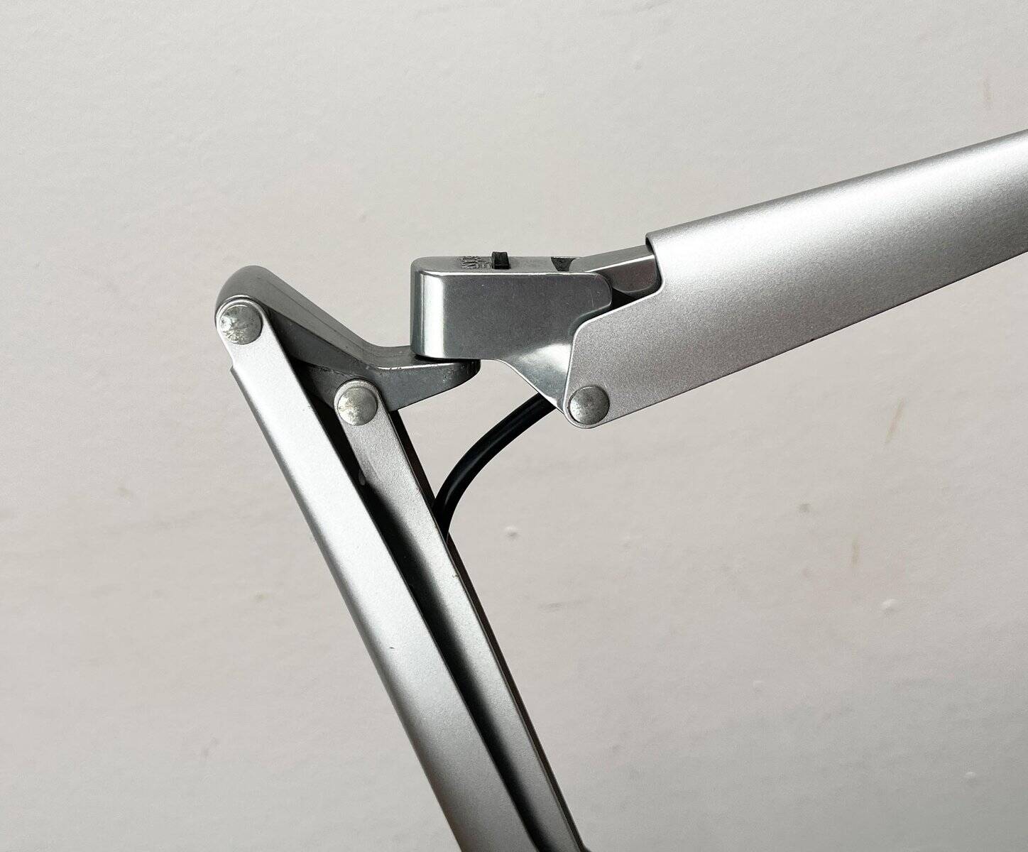 Fortebraccio D33 table lamp by Alberto Meda and Paolo Rizzatto for Luceplan.