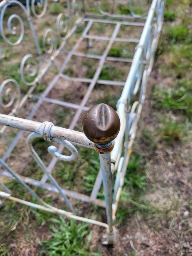 Lit cage volutes pour jardin d'hiver et d'été
