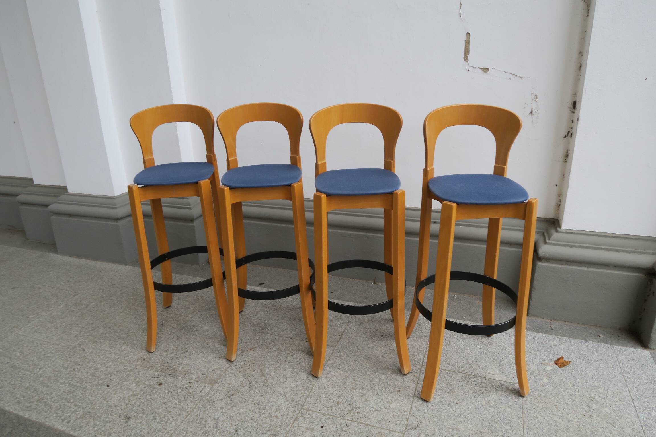 4 tabourets de bar dans le style de Bruno Rey ou Alvar Aalto