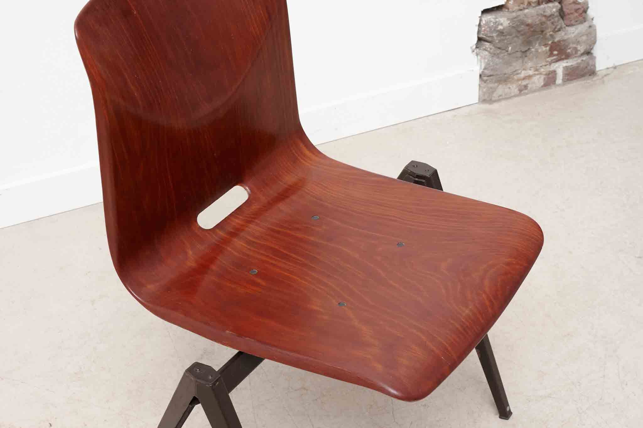 Chaise Galvanitas S22 acajou et pied marron