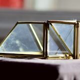 4 anciennes boites à bijoux en verre, laiton et miroir