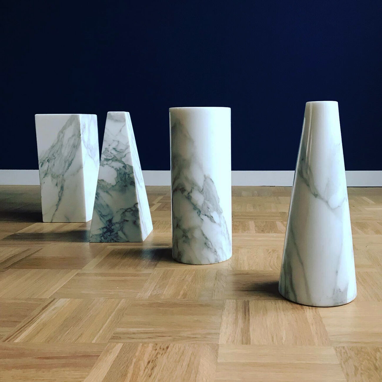 Sculptural italian coffee table with marble feet, 1970
