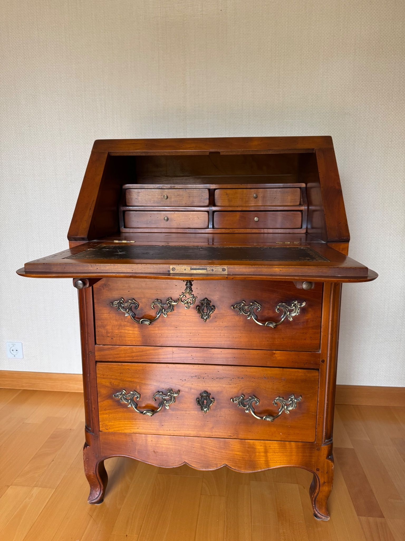 Secretary with drop-down front, signed Jean Laick, master cabinetmaker, cherry wood.