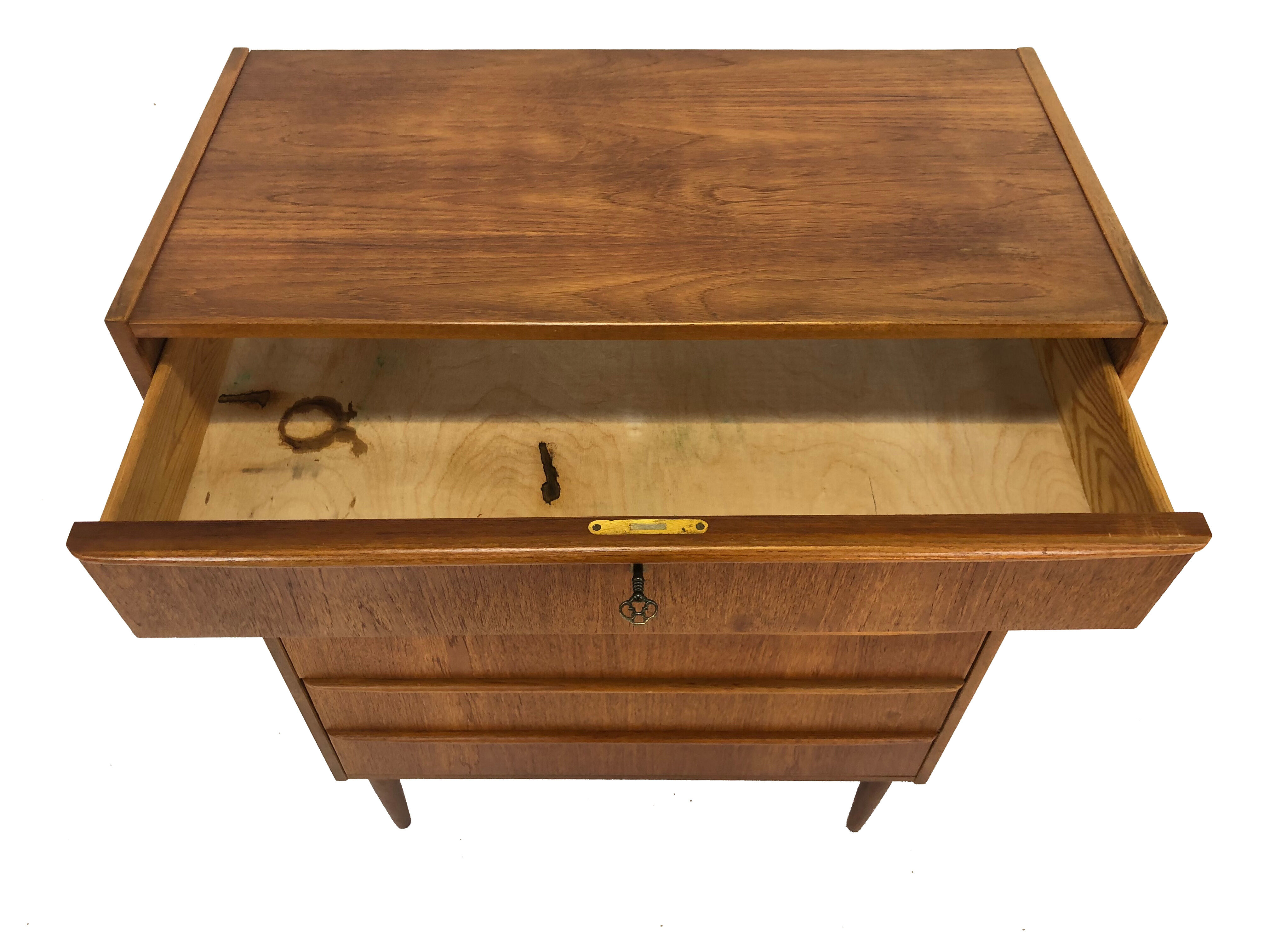 Dresser in teak