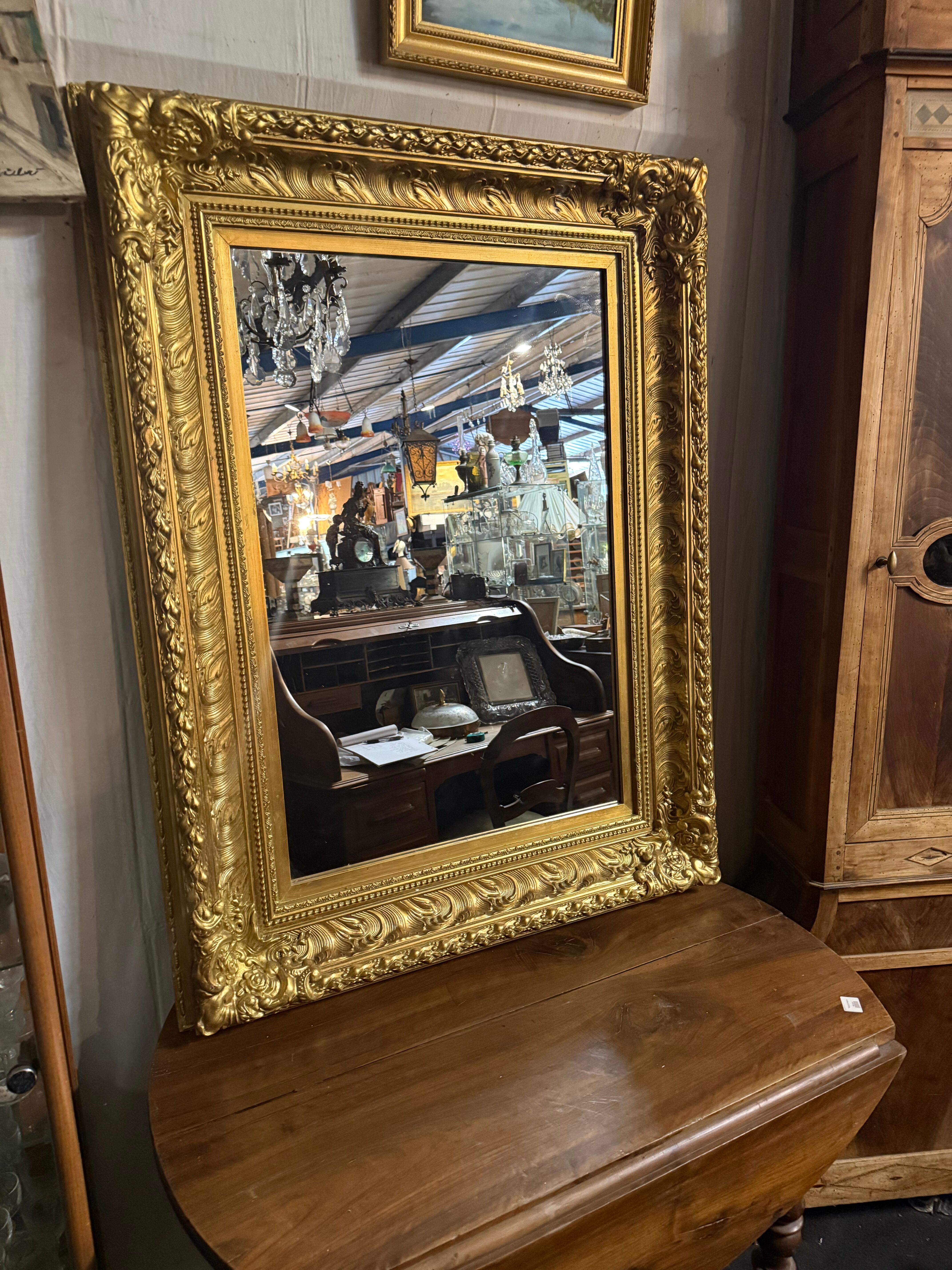 Miroir en bois sculpté